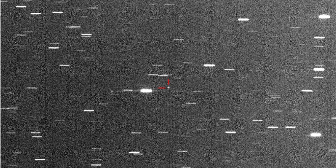 Астероид 2017 GM заснет с 30 секундна експозиция от обсерваториите Тенагра в Аризона, САЩ. Кредит: Джанлука Маси / Михаел Шварц