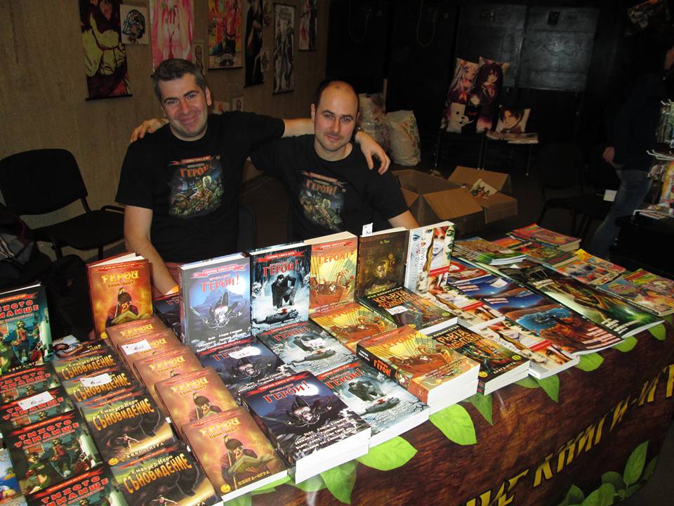 Двама от виновниците за издаването на поредиците с книги-игри - Никсата (вляво, преводни поредици) и Ал Торо (поредицата сборници с български книги-игри "Призвание герой")