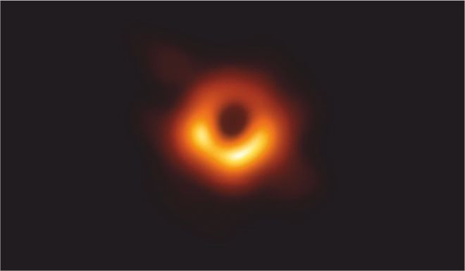 първа снимка на черна дупка